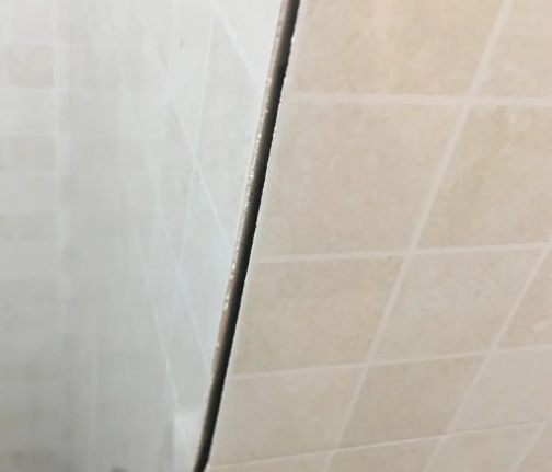 洞口瓷砖空鼓维修公司分享阳台瓷砖脱落的修复过程可以分为以下几个步骤
